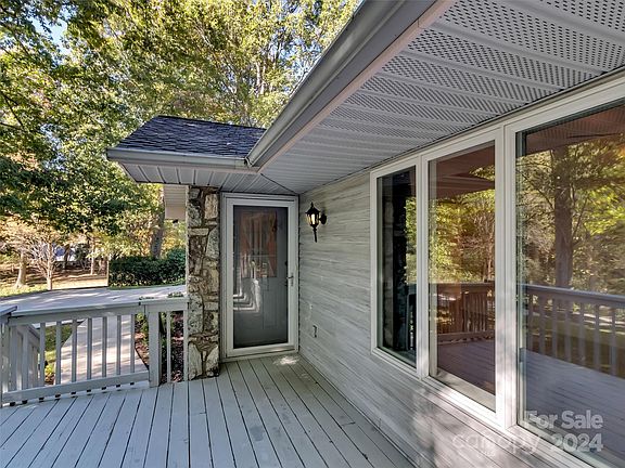 5th image of 64 McLean Ln