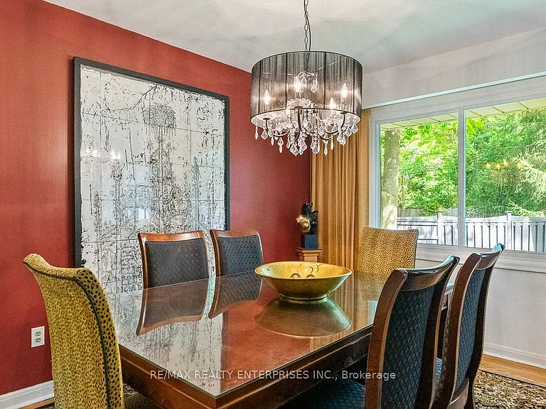 1373 Queen Victoria Ave — Photo 11