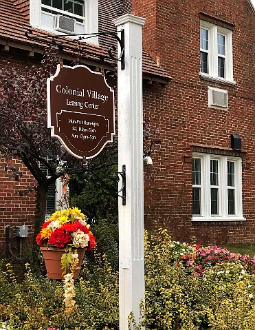 Colonial Village Apartments — Photo 11