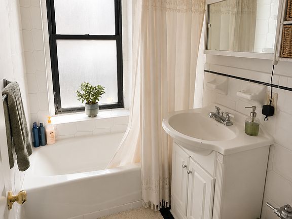 5th image of 401 E 83rd St APT 2B