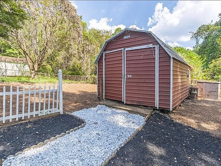 1523 Delia Dr — Photo 25