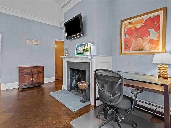 4th image of 265 Bowen St APT 1