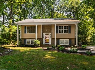 2 Pennoak Ct, Greensboro, NC 27407