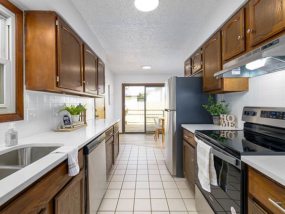 4th image of 2990 S Richmond Ct