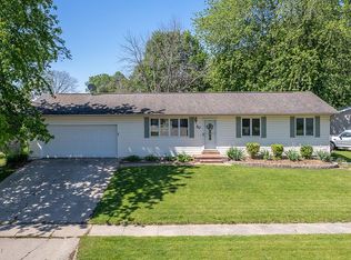 50 Juniper Ct, North Liberty, IA 52317