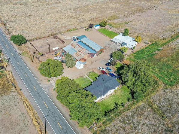 11700 Old Hwy 99 S, Grenada, CA 96038