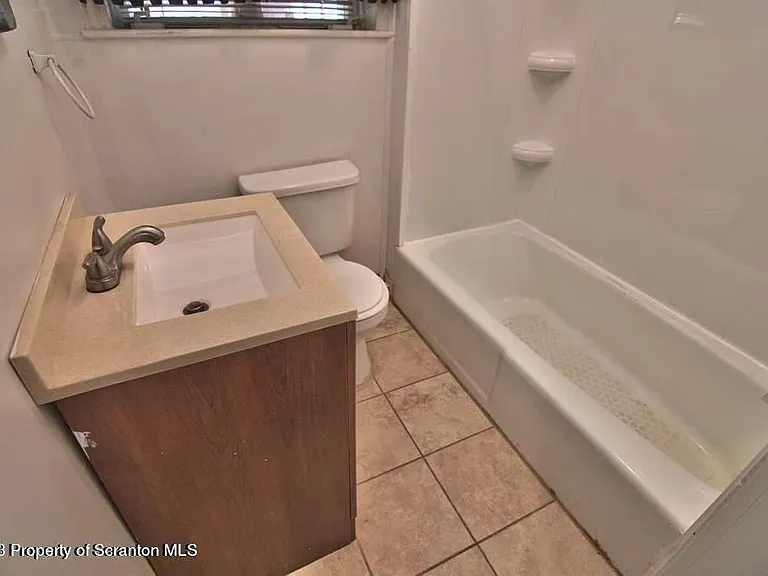 1418 Capouse Ave — Photo 32