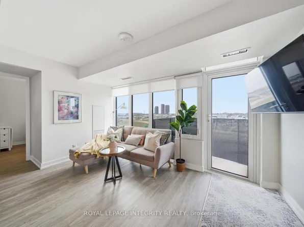 38 Monte Kwinter Ct #807, Toronto, ON M3H 0E2