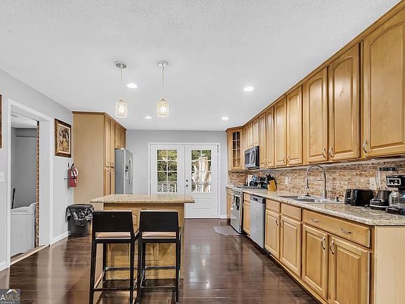 4th image of 4052 Conley Dr