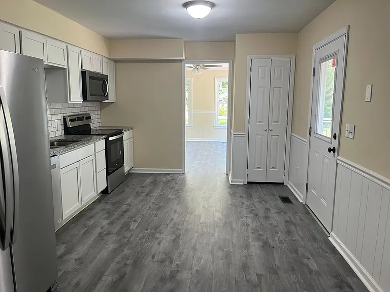 220 Edgewood Dr — Photo 5