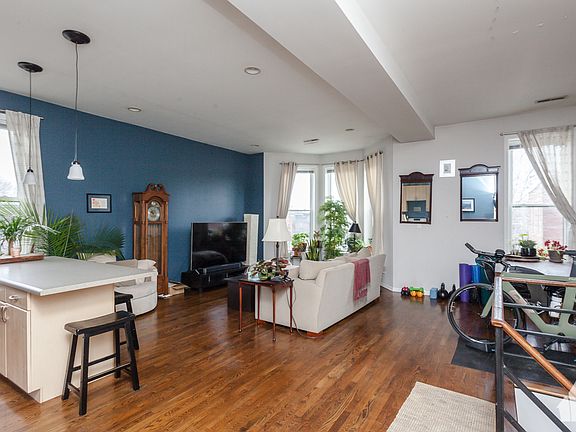 4th image of 2209 W Race Ave #3