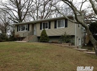 33 Hart St, Port Jefferson Station, NY 11776