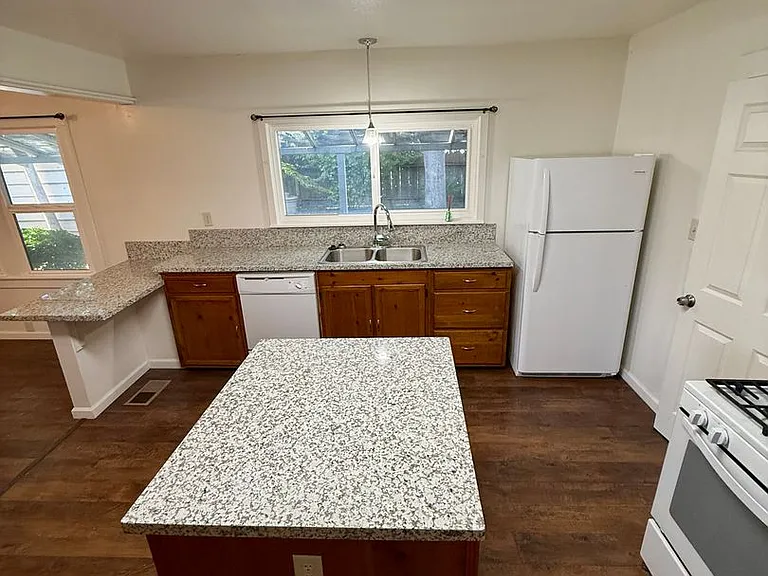 1570 Nord Ave — Photo 17