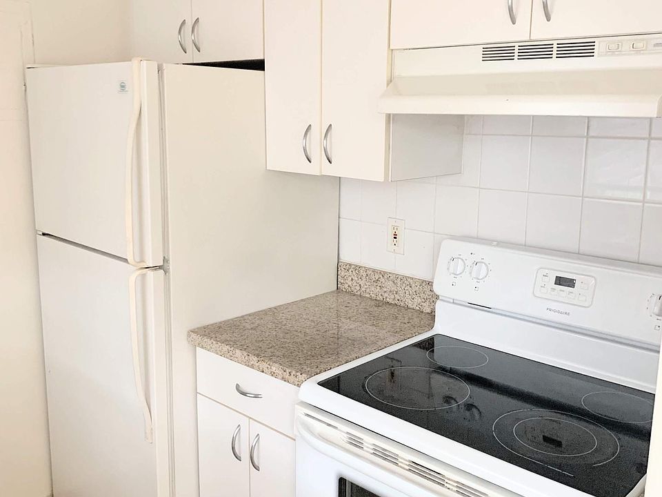 1st image of 75 SW 10th St APT 204