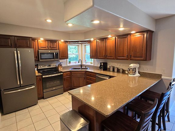 4th image of 755 Laurisa Ln