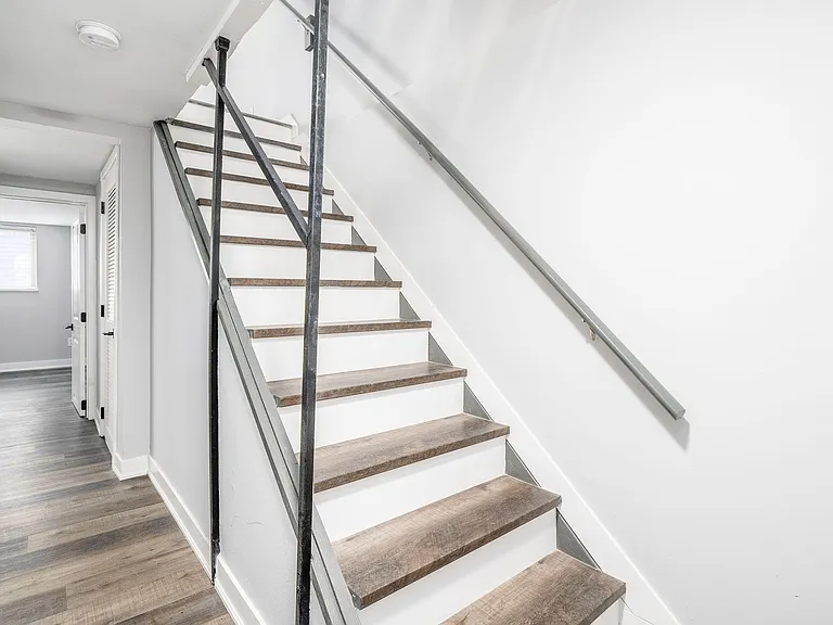 142 W 8th Ave #B — Photo 13