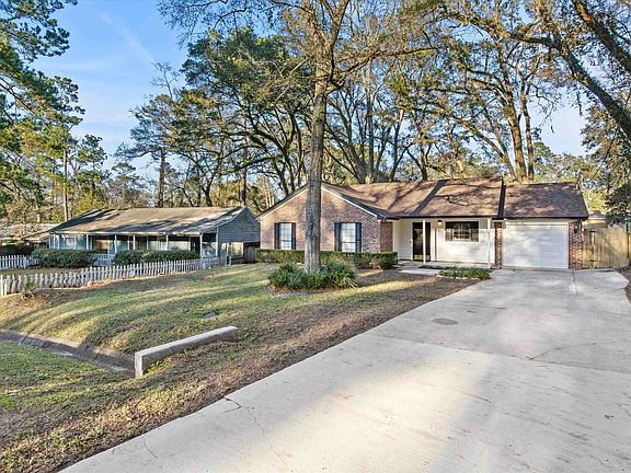3rd image of 3704 Wood Hill Dr