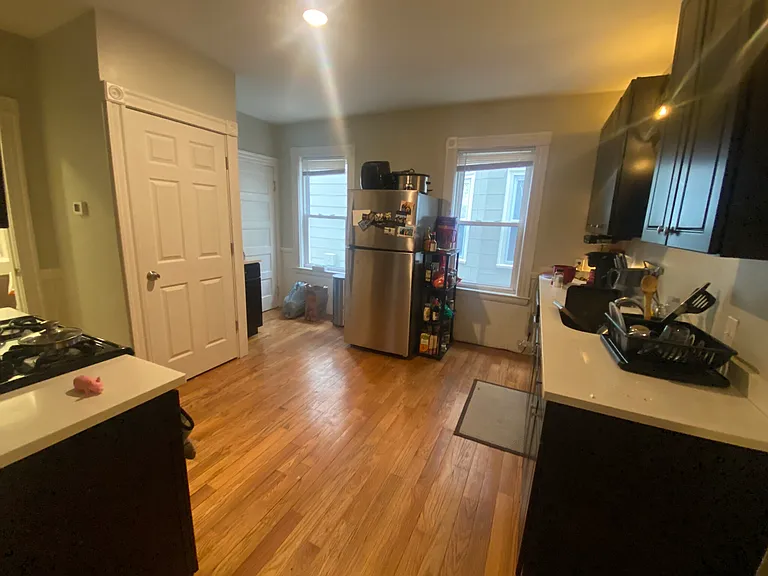 10 Taft St #3A — Photo 4