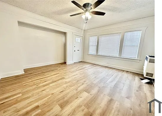 4626 Wall St — Photo 3