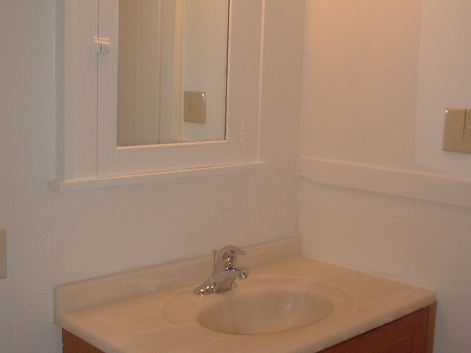 2nd image of 950 Burr St #1