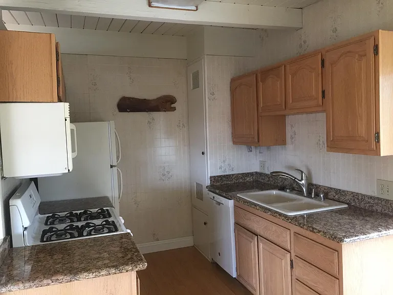 1825 Park Dr #3 — Photo 8