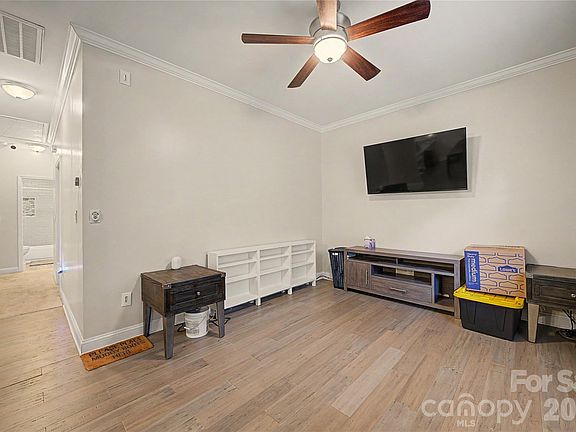 5th image of 309 James St