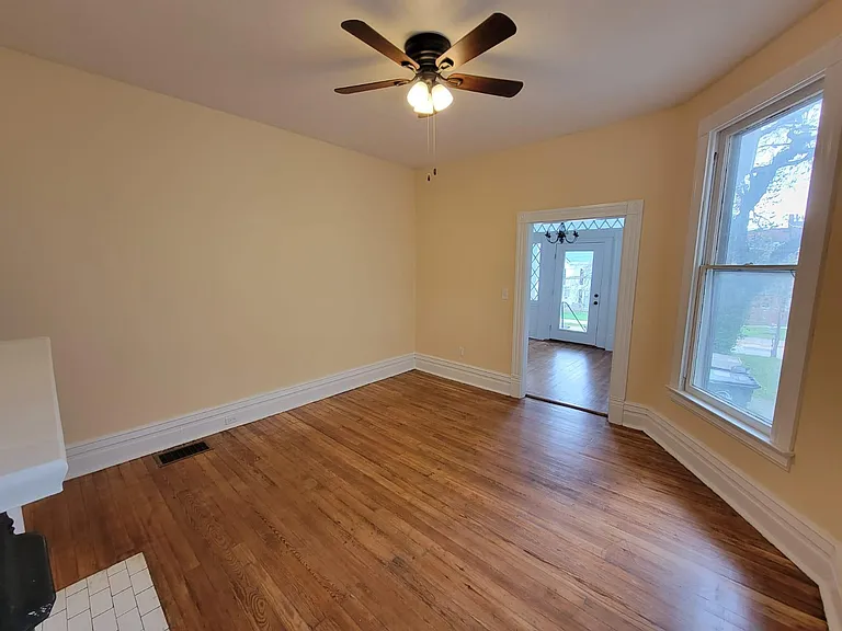 215 W Main St — Photo 14