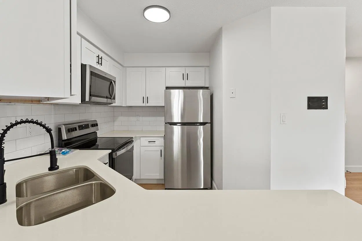 388 Park Avenue East — Photo 1