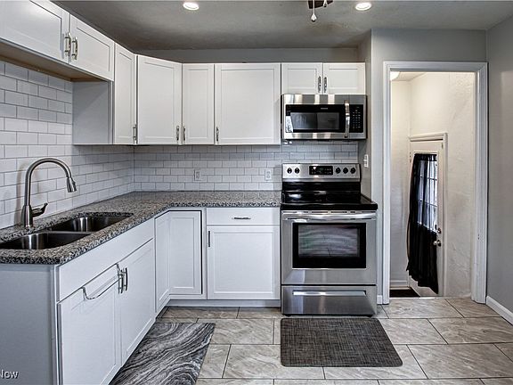 3rd image of 2821 Liggett Dr