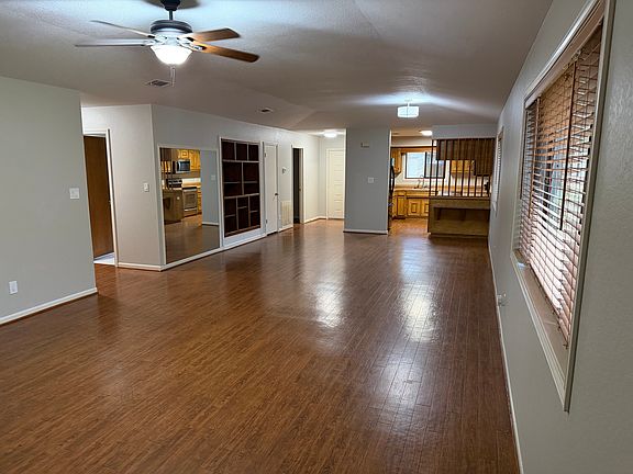 4th image of 415 Wichita St