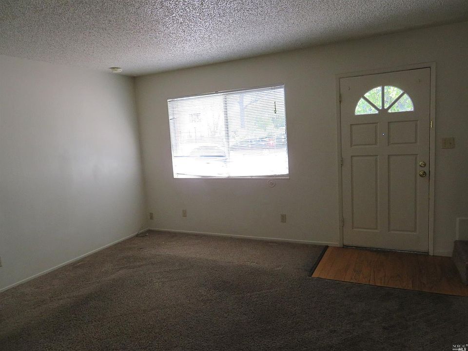 2nd image of 807 Lovers Ln APT B