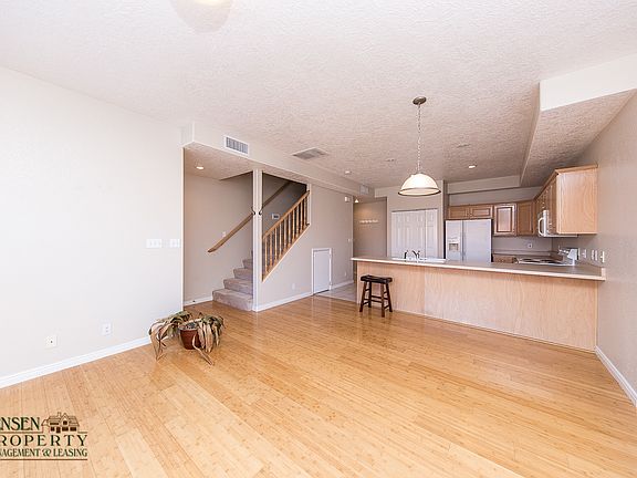 3rd image of 555 Northridge Ave