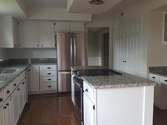 5th image of 15001 Gretna Green Dr