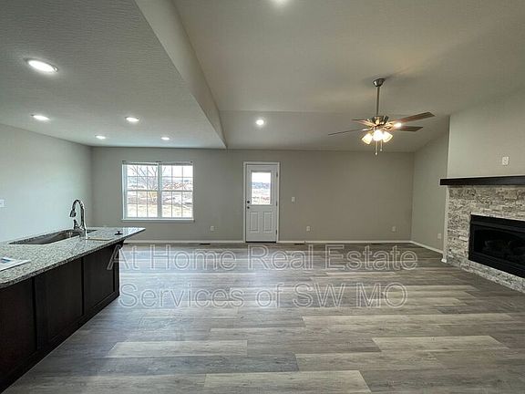 2nd image of 2100 N 21st St