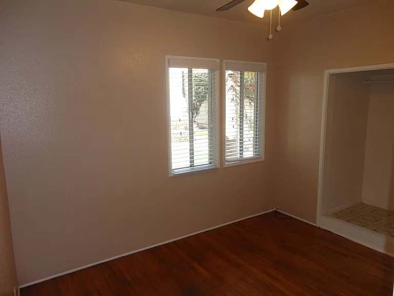 Two Bedroom One Bath Cottage with Hardwood Floors and Patio! Move in Special $1000 off 1st Month'... — Photo 11