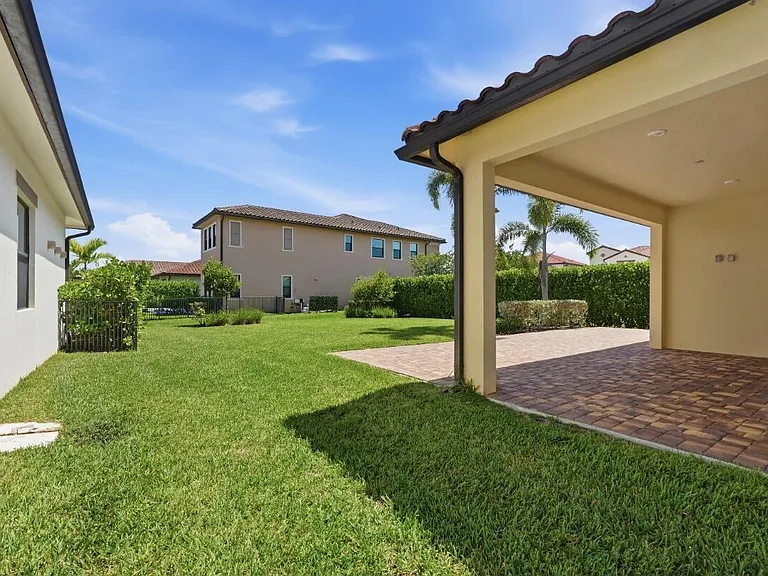 11760 Bayview Cir — Photo 53