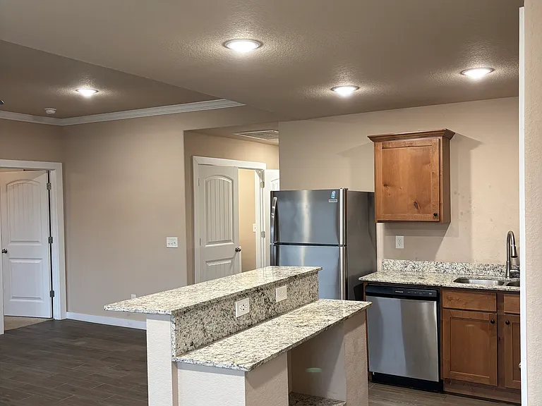450 Rineel Ave — Photo 3