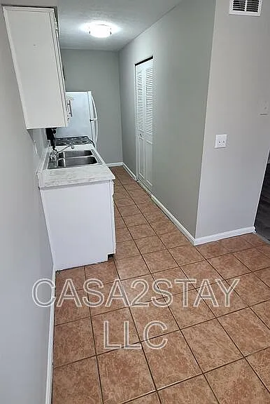 670 Knox Blvd #28 — Photo 2