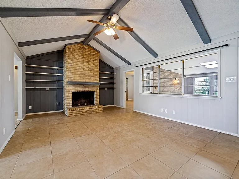 313 Sagecrest Dr — Photo 5