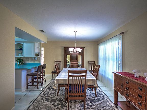 3rd image of 3429 Plantation Dr