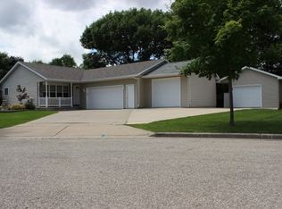 117 Lamine Ln, Combined Locks, WI 54113