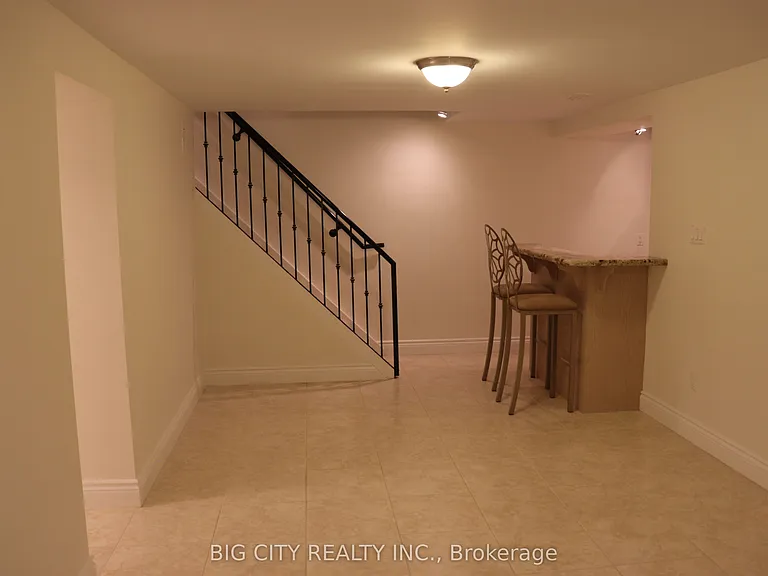 30 Lozoway Dr #LOWER — Photo 8