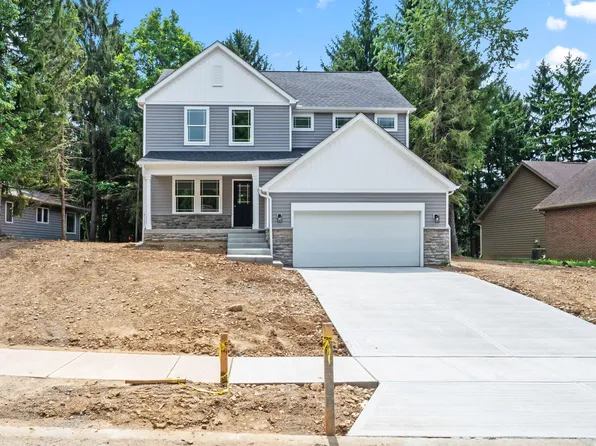 1612 Whispering Pines Ln, Bellefontaine, OH 43311