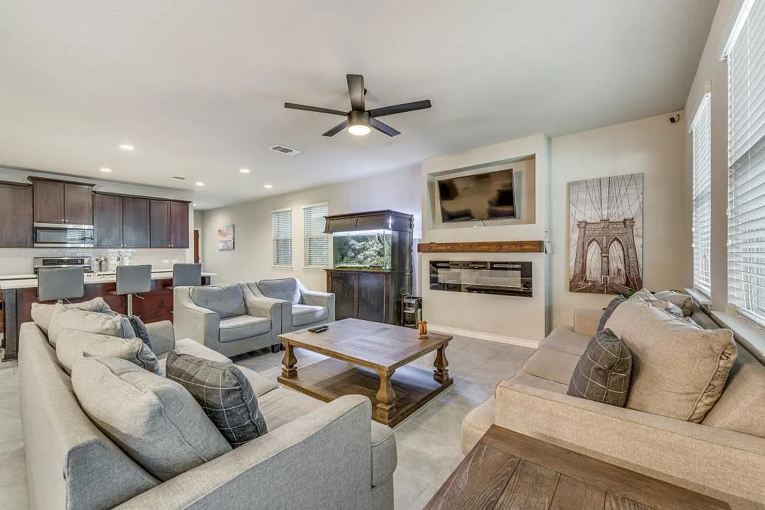 4 bed, 2.0 bath, 1891 sqft, $2,900 — Photo 4