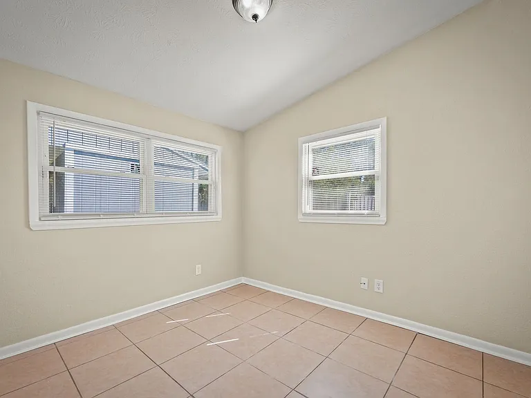 909 Westgate Dr — Photo 16