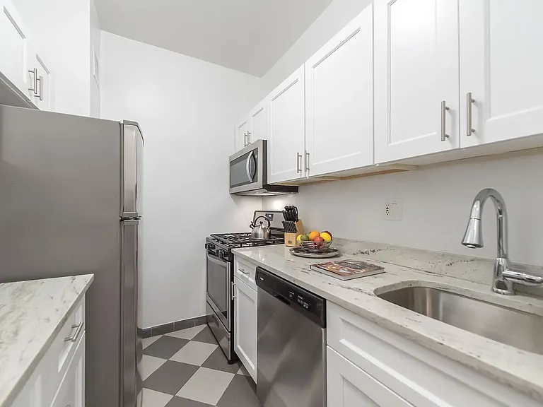 420 E 80th St #6A — Photo 4