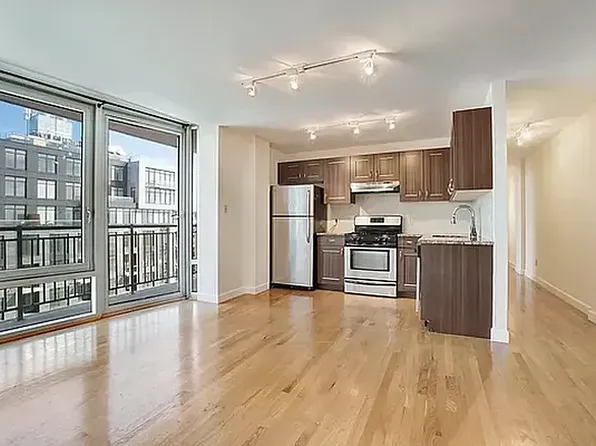 574 4th Avenue image 1 of 7