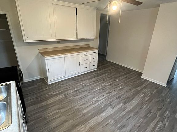 3rd image of 602 E Maple St