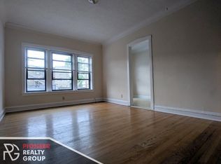 2240 W Wilson Ave #211, Chicago, IL 60625