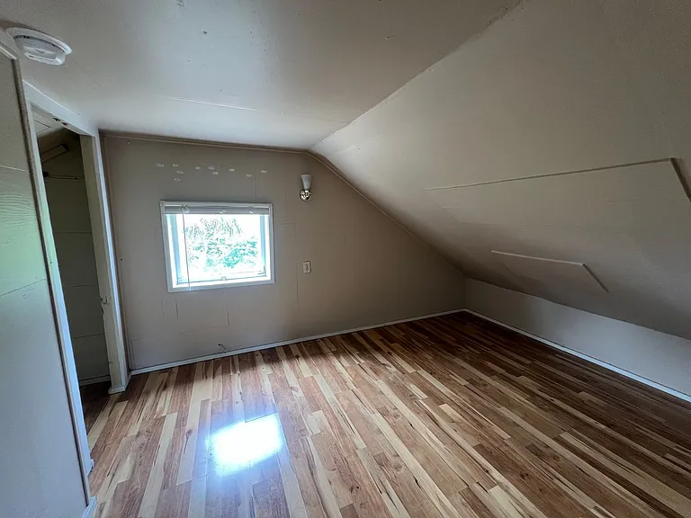 486 Jackson Ave — Photo 6